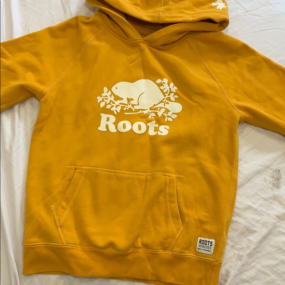 Daniel Caesar’s Yellow Roots hoodie